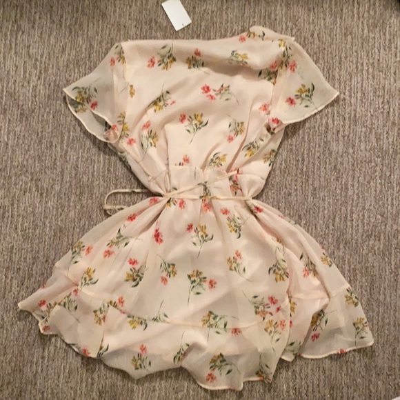 Lush women’s floral wrap dress - Picture 2 of 3